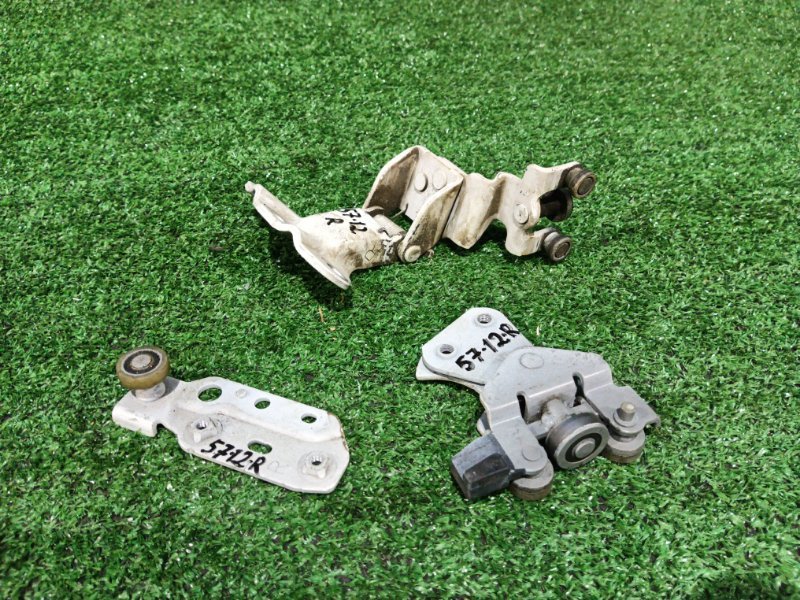 Кронштейн двери Nissan NV200 VM20 HR16DE 2012 задний правый (б/у)