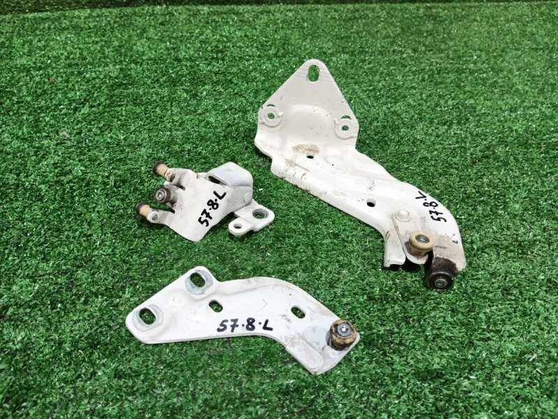 Кронштейн двери Toyota LiteAce S412M 3SZ-VE 2013 левый (б/у)