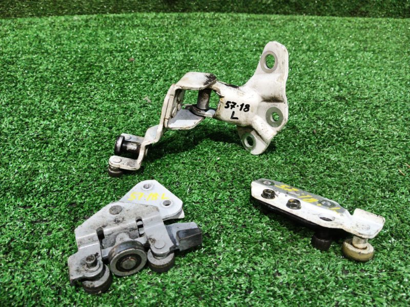 Кронштейн двери Nissan NV200 VM20 HR16DE 2013 задний левый (б/у)