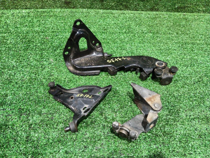 Кронштейн двери Honda Stepwgn RK1 R20A задний левый (б/у)