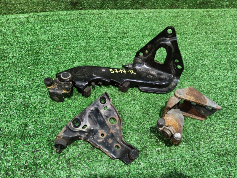 Кронштейн двери Honda Stepwgn RK1 R20A задний правый (б/у)