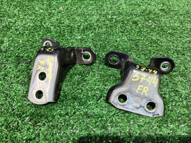 Кронштейн двери Toyota Voxy ZRR70 3ZR-FE 2008 передний правый (б/у)