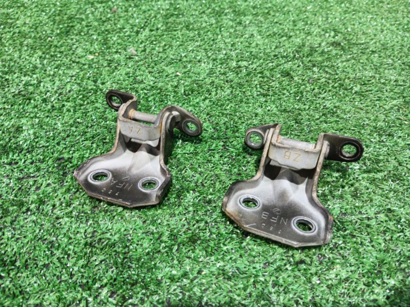 Кронштейн двери Subaru Legacy BP5 EJ203 2007 передний правый (б/у)