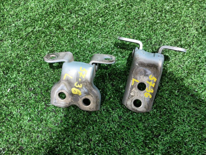 Кронштейн двери Toyota Vitz SCP10 1SZ-FE 2004 левый (б/у)