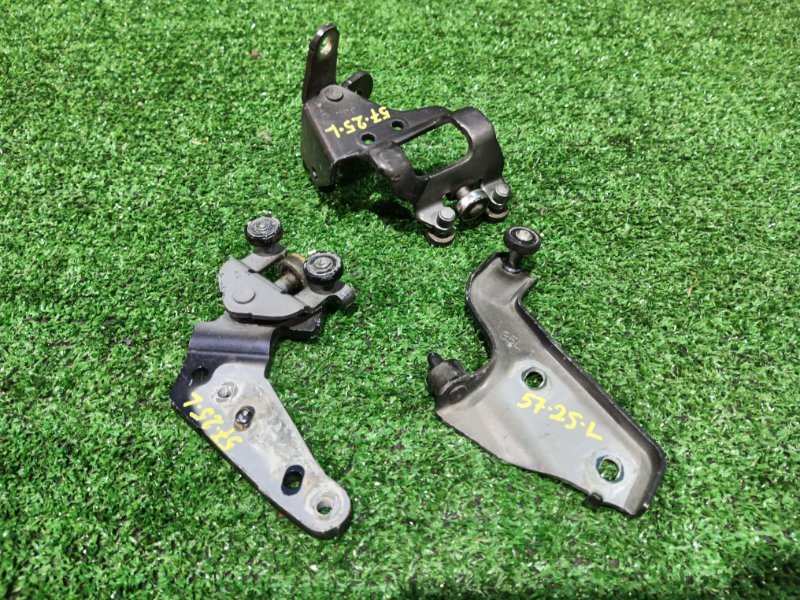 Кронштейн двери Toyota Voxy ZRR75 3ZR-FAE 2008 задний левый (б/у)