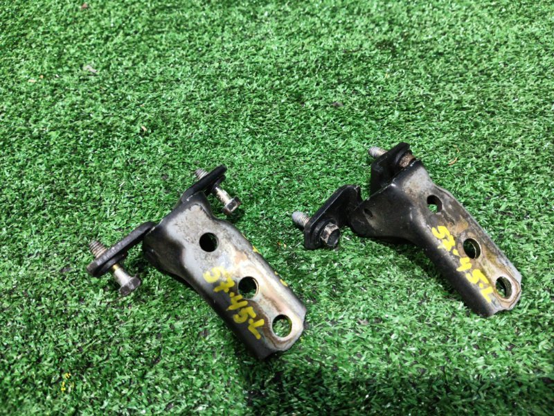 Кронштейн двери Mitsubishi Grandis NA4W 4G69 2004 левый (б/у)