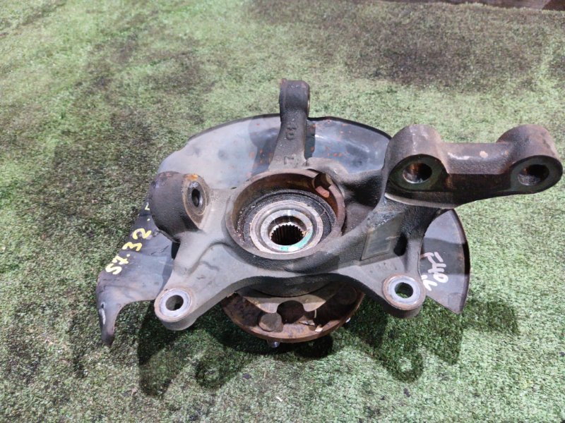 Ступица Toyota Voxy AZR60 1AZ-FSE 2005 передняя левая (б/у)