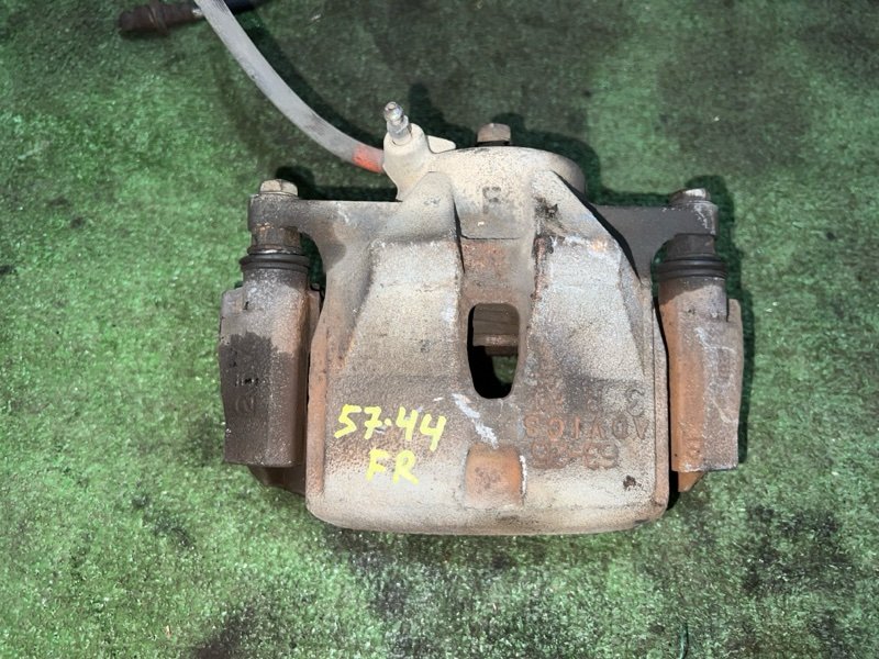 Суппорт Toyota Voxy ZRR70 3ZR-FE 2008 передний правый (б/у)