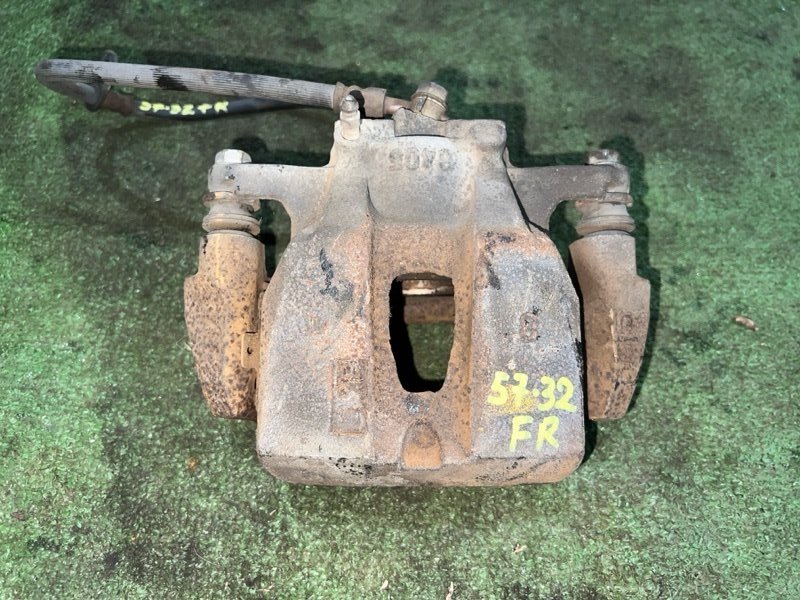 Суппорт Toyota Voxy AZR60 1AZ-FSE 2005 передний правый (б/у)