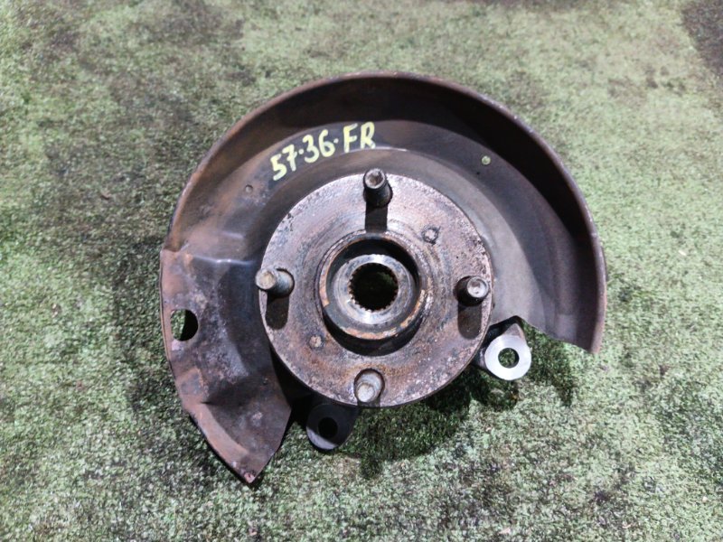 Ступица Toyota Vitz SCP10 1SZ-FE 2004 передняя правая (б/у)