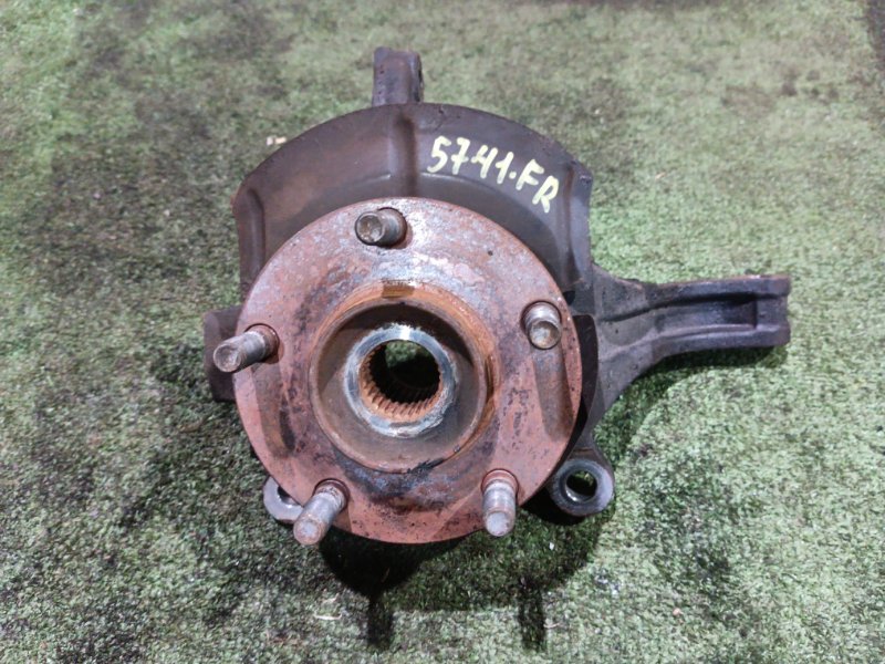 Ступица Nissan Serena NC25 MR20DE 2006 передняя правая (б/у)