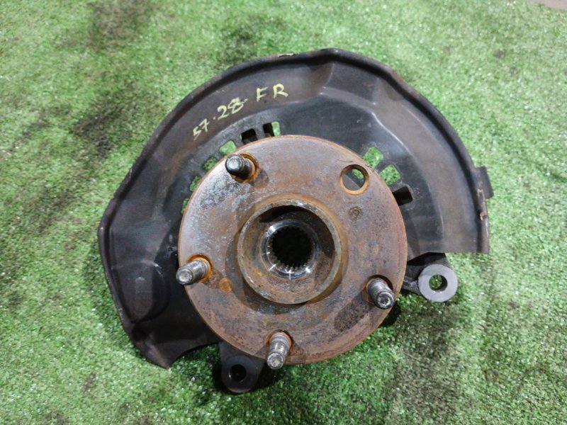 Ступица Toyota Voxy ZRR70 3ZR-FE 2010 передняя правая (б/у)