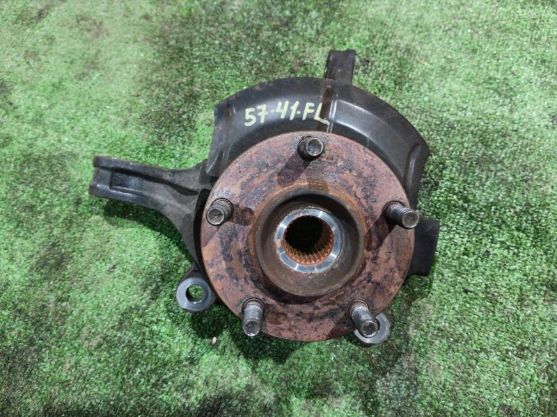 Ступица Nissan Serena NC25 MR20DE 2006 передняя левая (б/у)