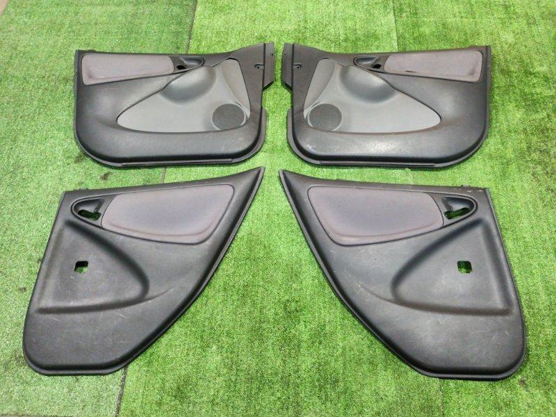 Обшивка двери Toyota Vitz SCP10 1SZ-FE 2004 (б/у)