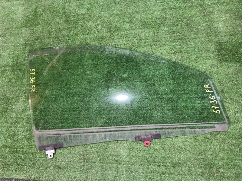 Стекло боковое Toyota Vitz SCP10 1SZ-FE 2004 переднее правое (б/у)