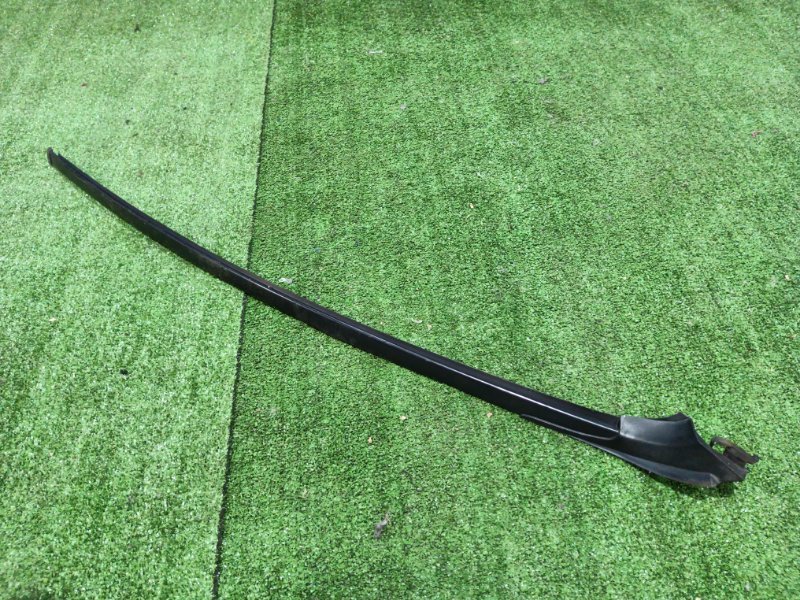 Молдинг лобового стекла Toyota Voxy ZRR75 3ZR-FAE 2008 правый (б/у)