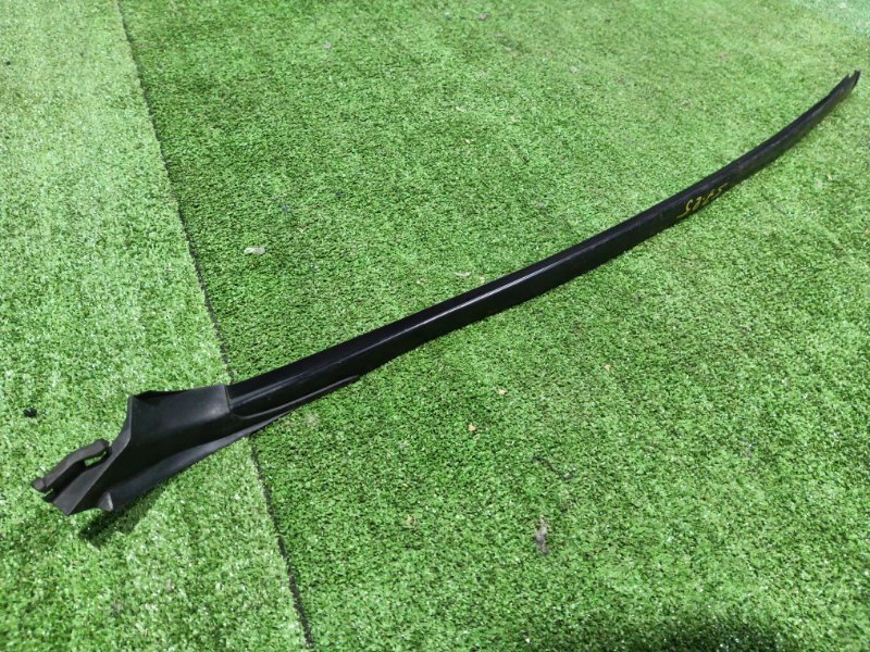 Молдинг лобового стекла Toyota Voxy ZRR75 3ZR-FAE 2008 левый (б/у)