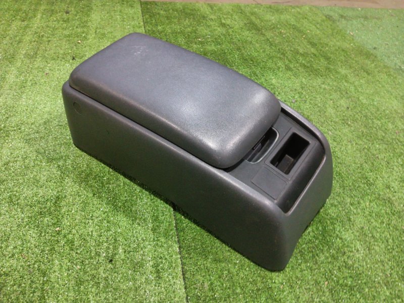 Бардачок Toyota Hiace RZH111 2RZ-E 2002 (б/у)