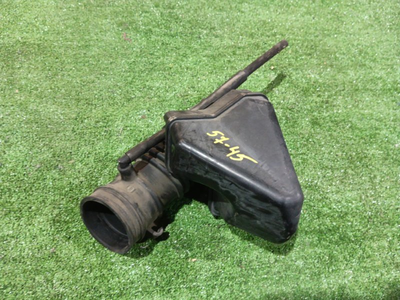 Патрубок воздушного фильтра Mitsubishi Grandis NA4W 4G69 2004 (б/у)