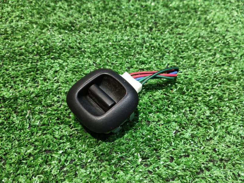 Кнопка стеклоподъемника Toyota Vitz SCP10 1SZ-FE 2004 задняя правая (б/у)