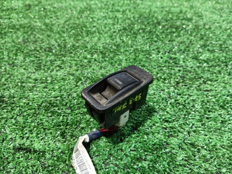 Кнопка стеклоподъемника Toyota Caldina ST215 3S-FE задняя левая (б/у)