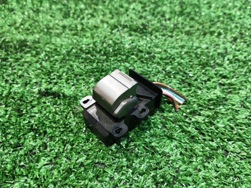 Кнопка стеклоподъемника Honda Edix BE3 K20A 2008 задняя правая (б/у)