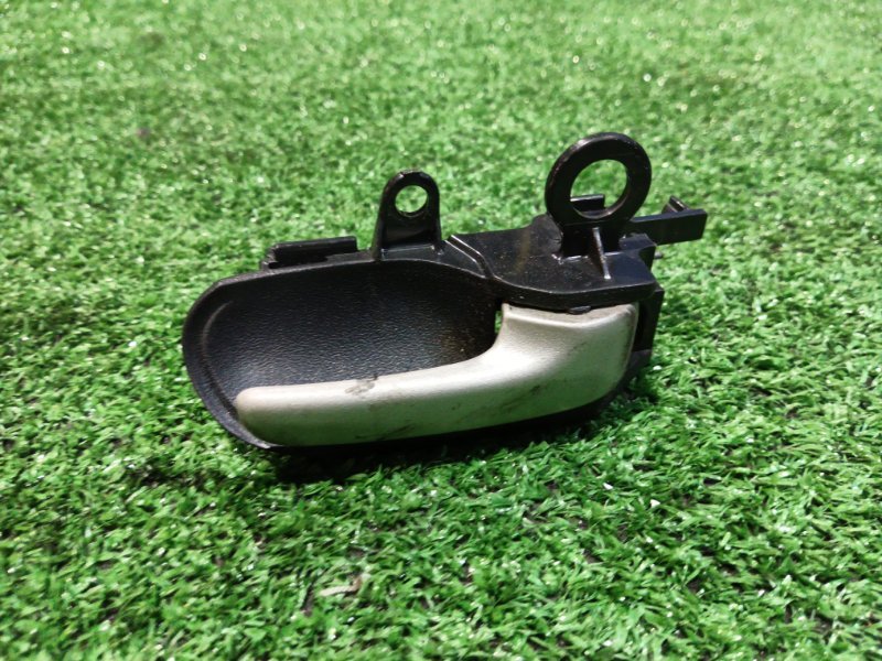 Ручка внутренняя Toyota Vitz SCP10 1SZ-FE 2004 передняя правая (б/у)