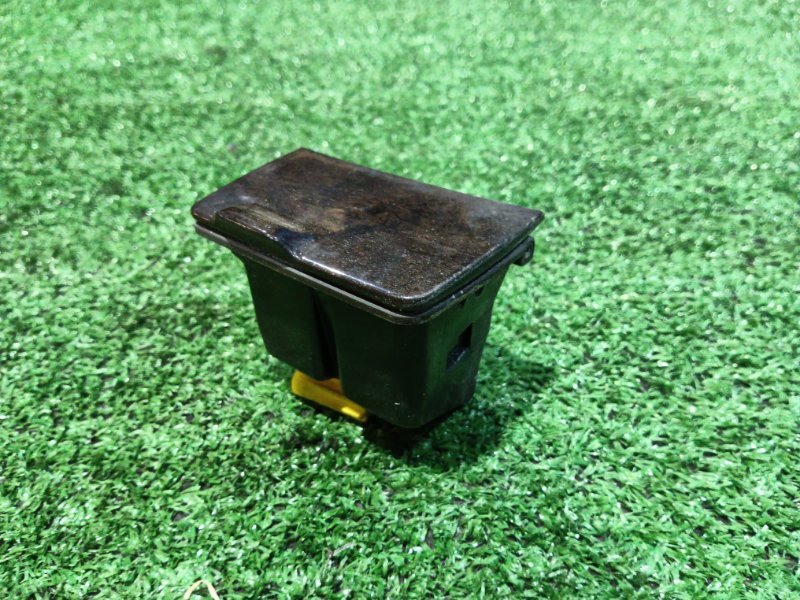 Пепельница Toyota MARK II JZX90 1JZ-GE 1994 задняя правая (б/у)