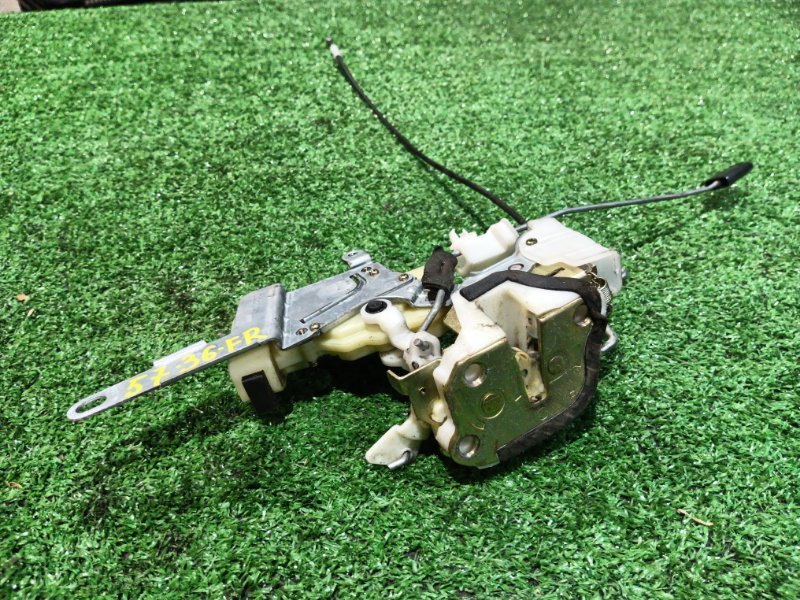 Замок дверной Toyota Vitz SCP10 1SZ-FE 2004 передний правый (б/у)