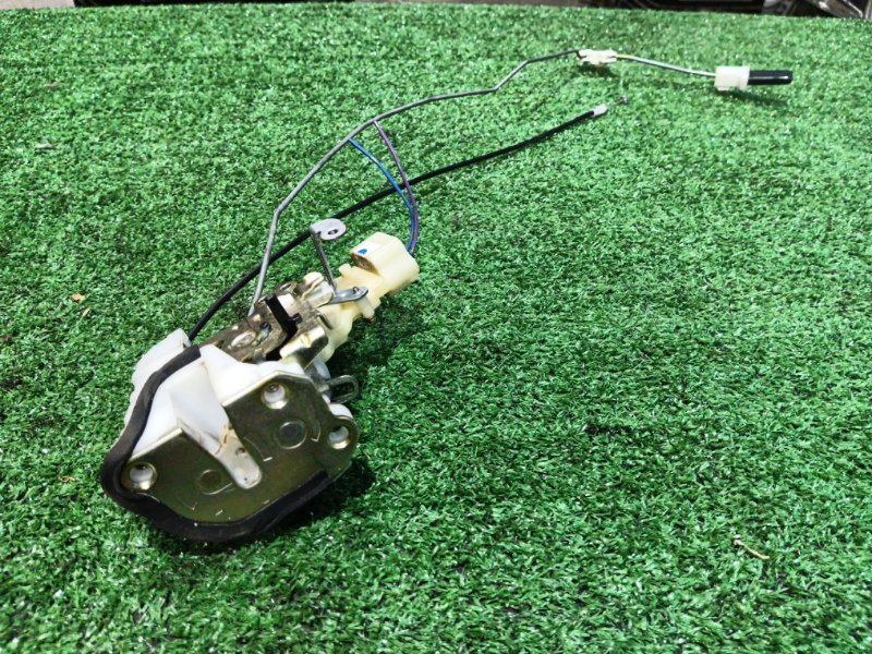 Замок дверной Toyota Vitz SCP10 1SZ-FE 2004 задний левый (б/у)