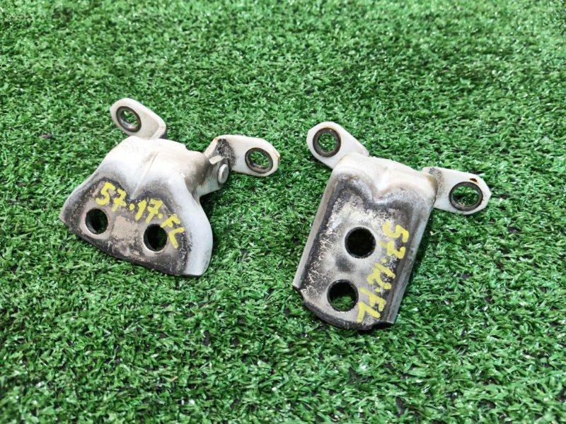 Кронштейн двери Honda Stepwgn RK1 R20A передний левый (б/у)