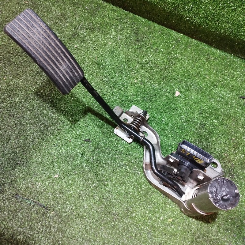 Педаль Mitsubishi Dion CR6W 4G94 2005 (б/у)