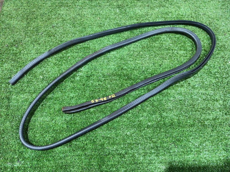 Уплотнитель Toyota Hiace RZH111 2RZ-E 2002 передний правый (б/у)