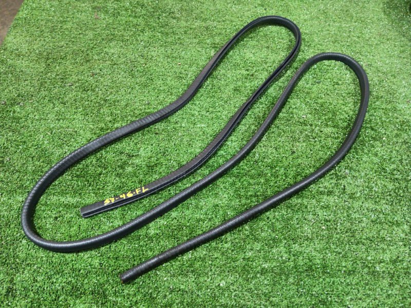 Уплотнитель Toyota Hiace RZH111 2RZ-E 2002 передний левый (б/у)