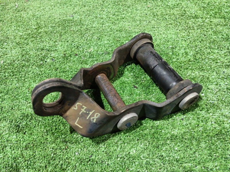 Серьга рессоры Nissan NV200 VM20 HR16DE 2013 левая (б/у)