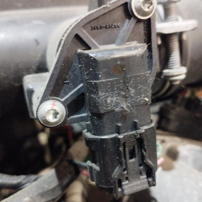 Датчик расхода воздуха Mitsubishi Mirage A05A 3A90 (б/у)