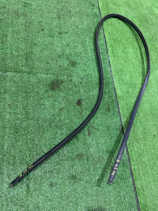 МОЛДИНГ НА КРЫШУ Toyota Voxy ZRR75 3ZR 2008 правый (б/у)