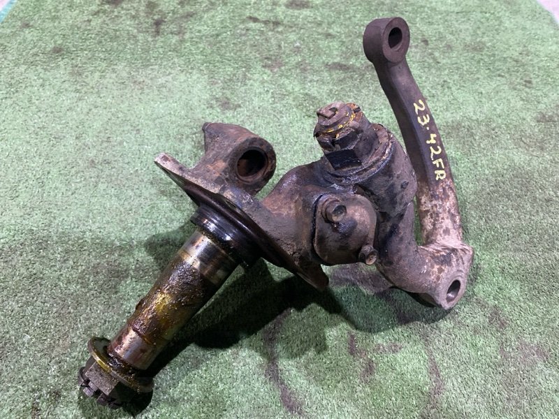 Кулак поворотный Mazda Titan WG5AT XA передний правый (б/у)