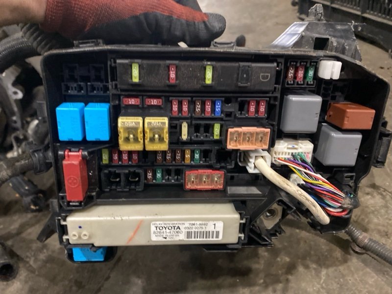 Блок реле и предохранителей Toyota Prius ZVW30 2ZR-FXE 2010 (б/у)