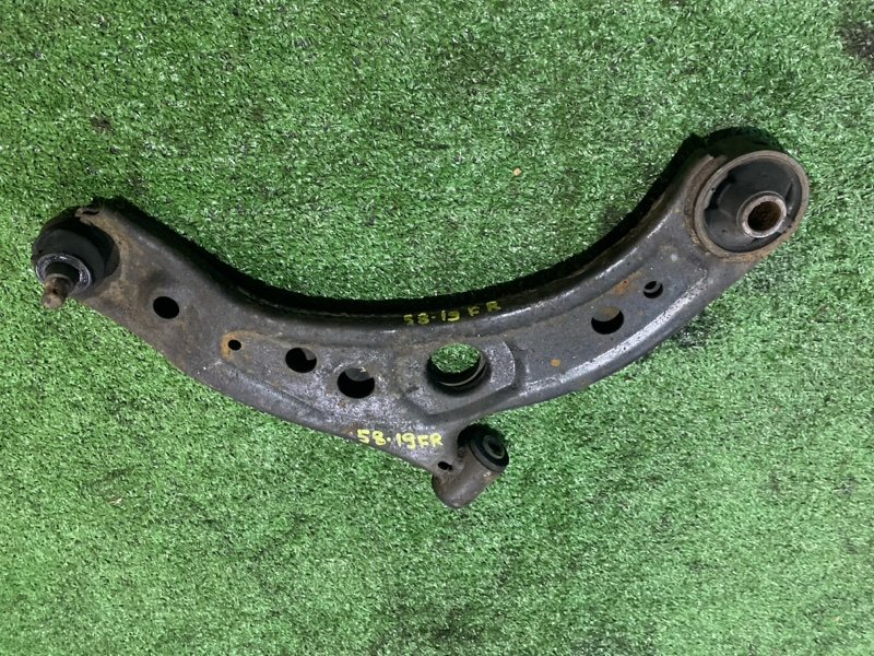 Рычаг подвески Daihatsu Boon M310S 1KR-FE 2007 передний правый (б/у)