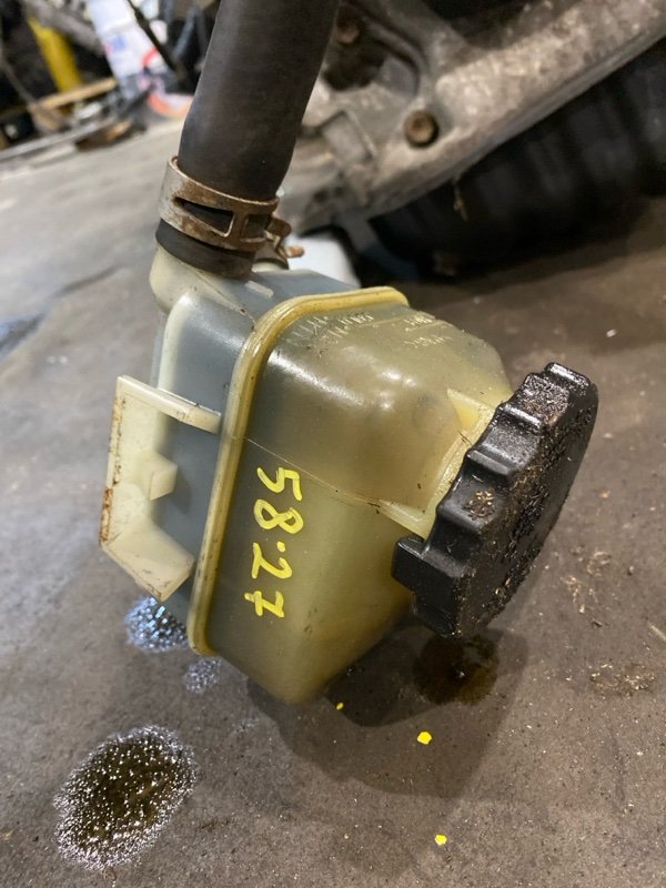 Бачок гидроусилителя Toyota ISIS ANM15 1AZ-FSE 2004 (б/у)