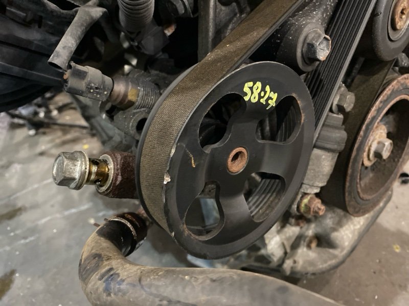 Насос гидроусилителя Toyota ISIS ANM15 1AZ-FSE 2004 (б/у)