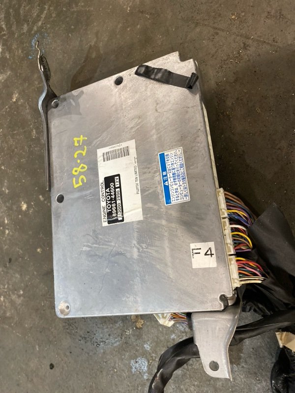 Блок управления ДВС Toyota ISIS ANM15 1AZ-FSE 2004 (б/у)