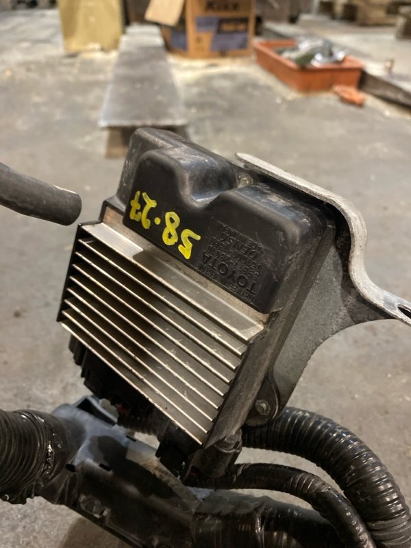 Блок управления форсунками Toyota ISIS ANM15 1AZ-FSE 2004 (б/у)