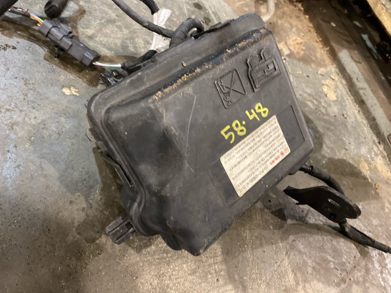 Блок реле и предохранителей Peugeot 208 A9 EB2F 2014 (б/у)