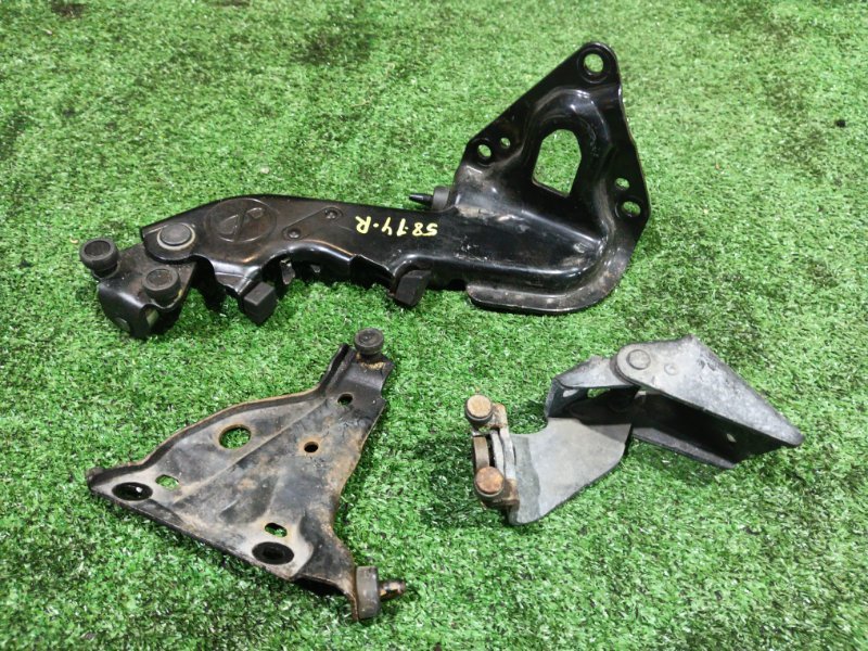 Кронштейн двери Honda Stepwgn RK2 R20A 2011 задний правый (б/у)