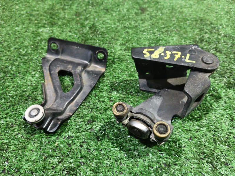 Кронштейн двери Honda FREED GB3 L15A 2009 задний левый (б/у)