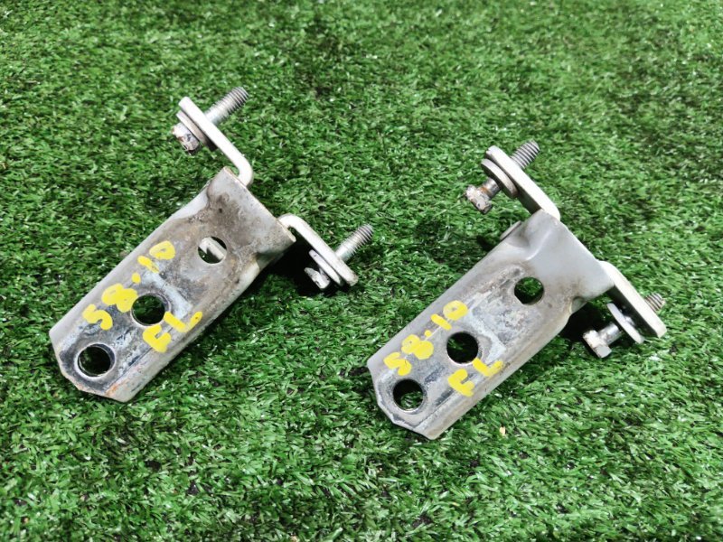 Кронштейн двери Mitsubishi Colt Plus Z23A 4A91 2008 передний левый (б/у)