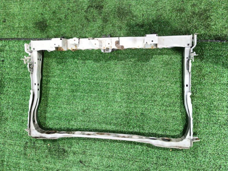 Рамка радиатора Toyota Prius ZVW30 2ZR-FXE 2010 (б/у)