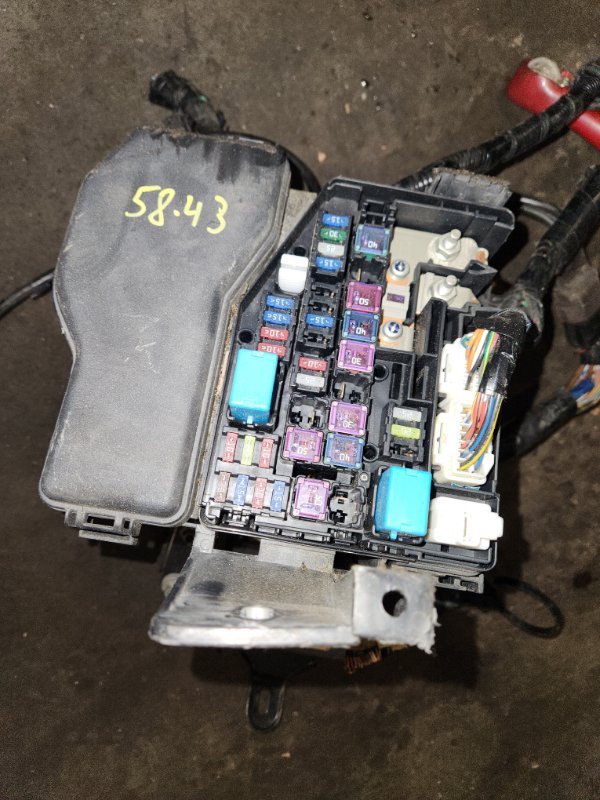 Блок реле и предохранителей Mazda MPV LY3P L3-VE 2007 (б/у)